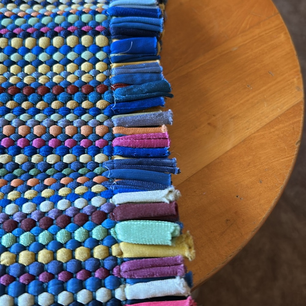 Colorful Woven Rug with Tassels. - Picture 9 of 9